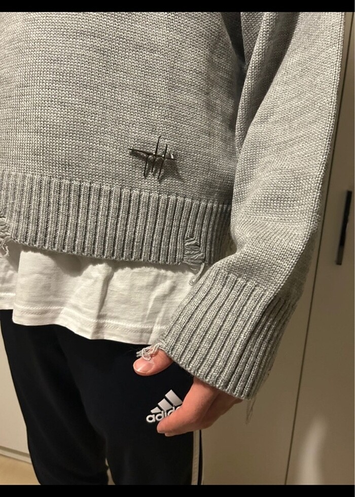 Yırtma detaylı kazak - Görsel 2