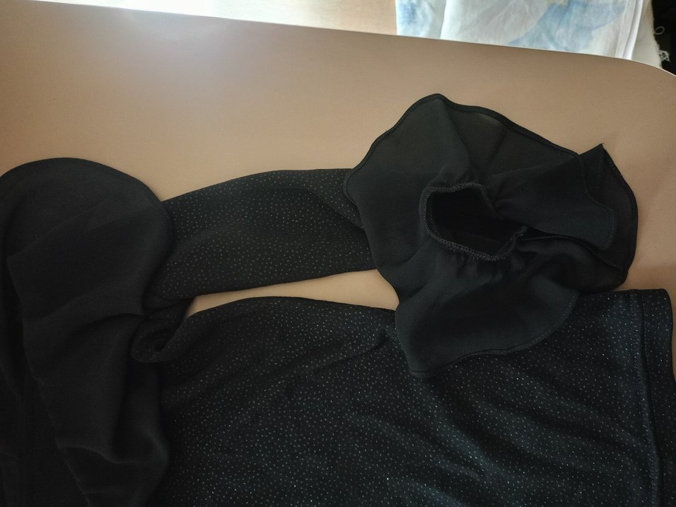 Dirsek Kollu Drapeli Siyah Parlak Bluz - Görsel 2