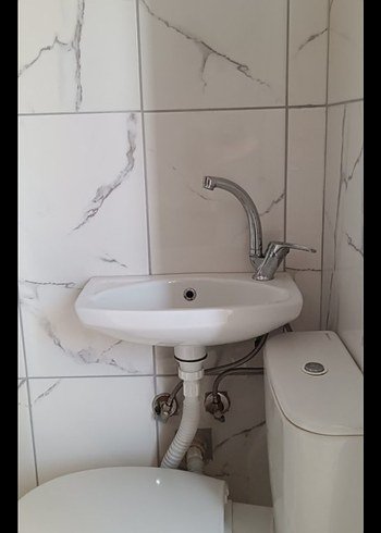 Beyaz Seramik Lavabo ve Musluk tam takım klozet