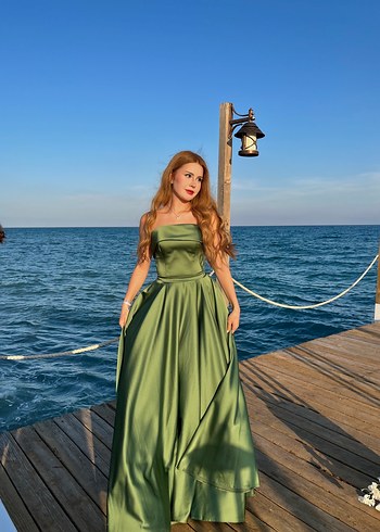Kadın Parlak Haki Uzun Drapeli Straplez Elbise