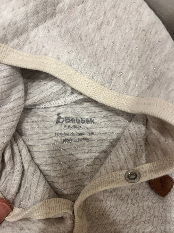 Kapüşonlu Düğmeli Gri Bebek Tulumu - Görsel 2