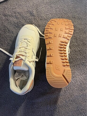 New Balance Sıfır NewBalance yurtdışı çıkışlı 40.5 bej