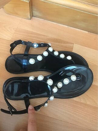 40 Beden Siyah incili sandalet