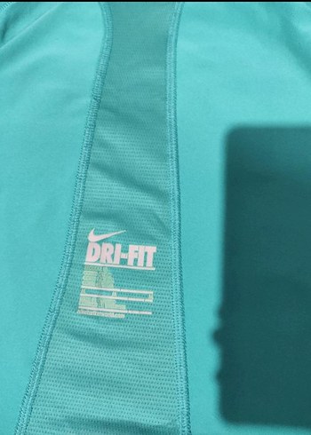 38 Beden Nike Turkuaz V Yakalı Kısa Kollu Tişört