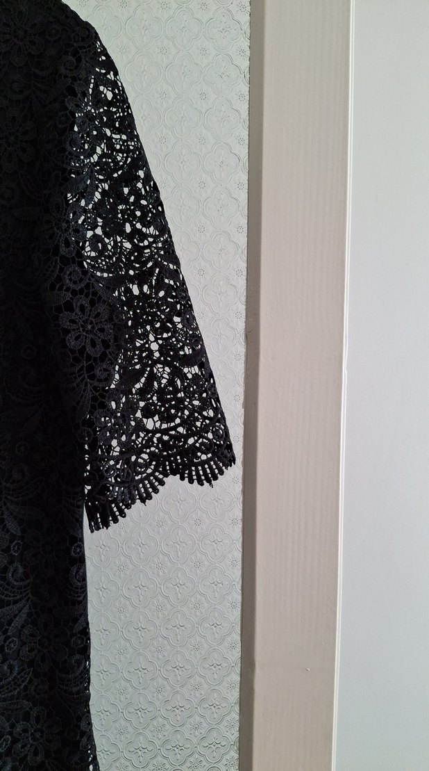 Siyah Dantel Detaylı Midi Elbise - Görsel 4