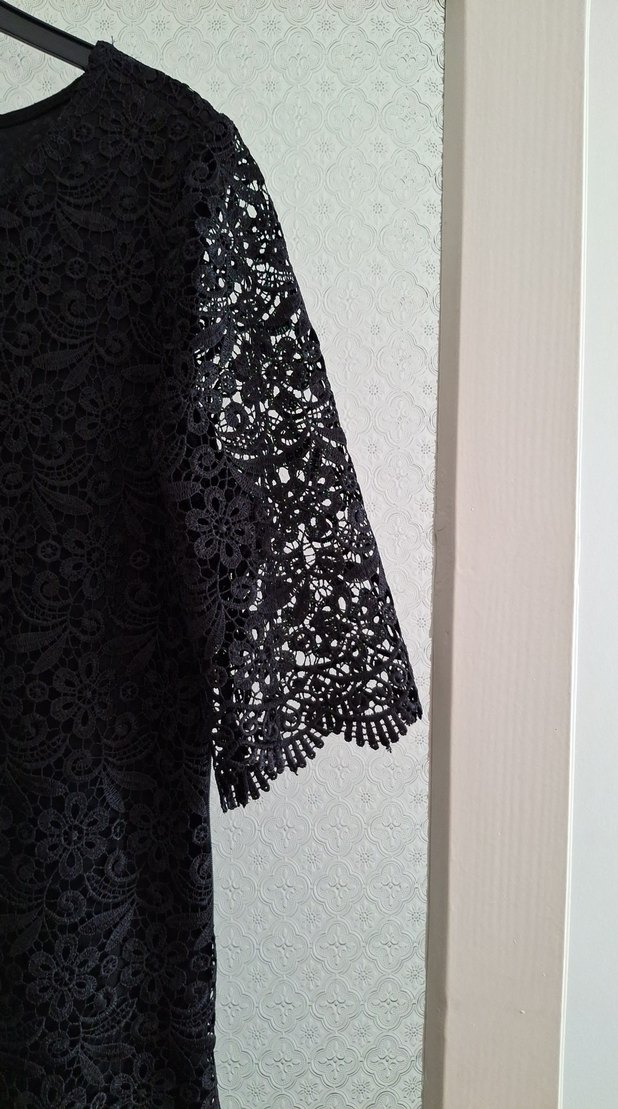 Siyah Dantel Detaylı Midi Elbise - Görsel 5