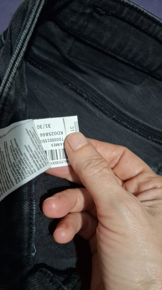 siyah 31 30 erkek ufak bir kalem lekesi var - Görsel 2