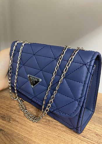 Prada Prada Mavi indigo Zincir Detaylı Deri Kadın Çanta