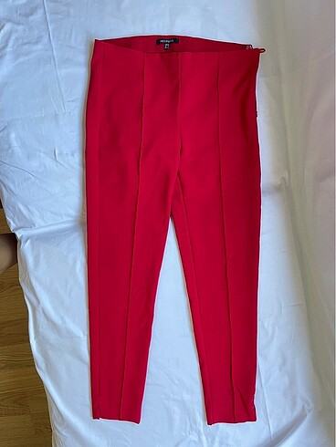 40 Beden İpekyol kırmızı kumaş pantolon