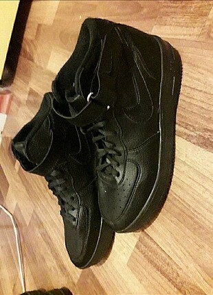 Nike sıfır bot 39_40numarası mevcuttur