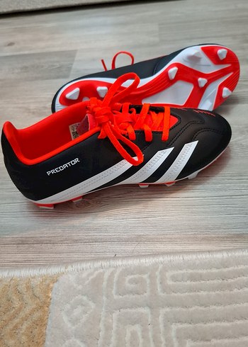Adidas Erkek Kırmızı Futbol Ayakkabısı 35 numara
