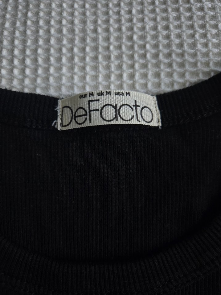 Siyah Yüksek Yakalı Kadın Atlet - Görsel 2