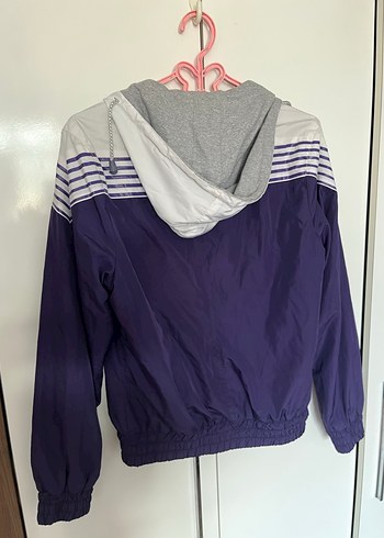 Kadın Mor Kapüşonlu Fermuarlı Yağmurluk - Görsel 3