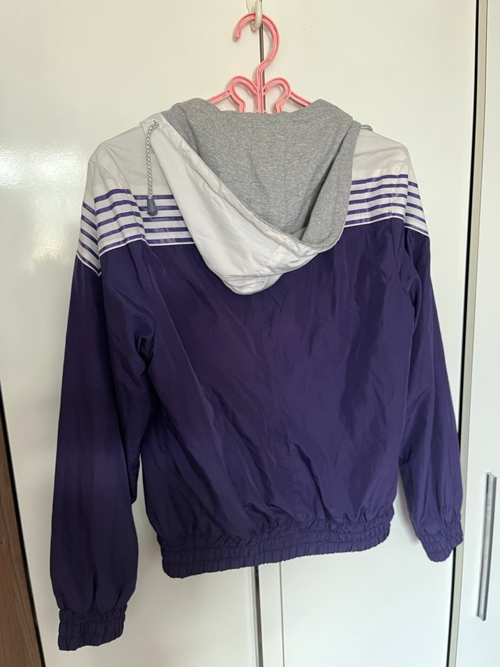 Kadın Mor Kapüşonlu Fermuarlı Yağmurluk - Görsel 3