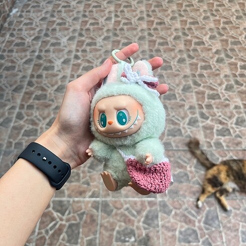 Labubu Çanta ve Fiyonklu Toka Kostümü