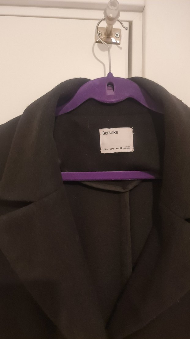 Bershka Düük omuz Düğmeli Siyah Kaban - Görsel 2