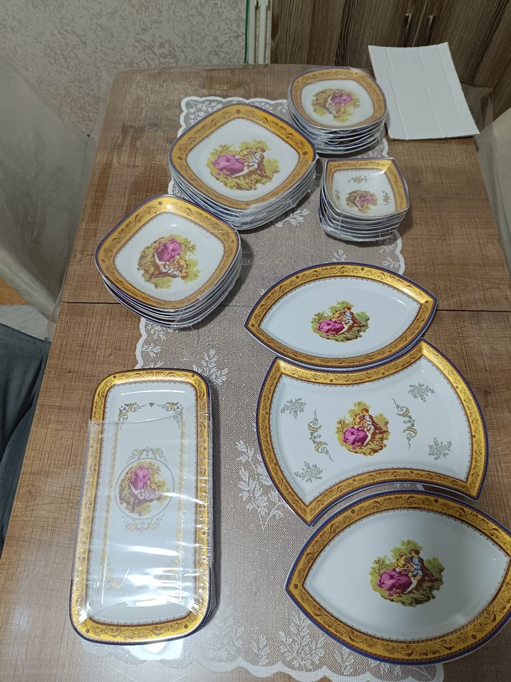 Altın İşlemeli Koyu Renkli Tabak Seti - Görsel 2