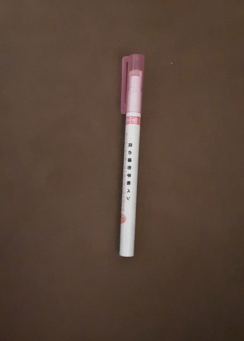 Pastel Pembe Uçlu Kalem desen veren.