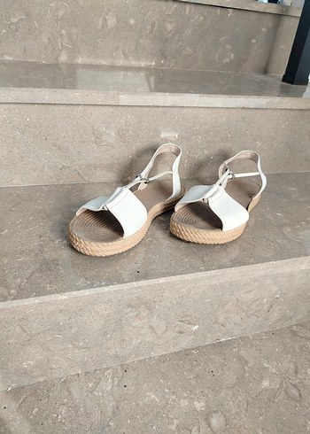 39 Beden Beyaz Dolgu Topuklu Kadın Sandalet