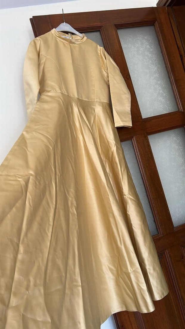 Gold Uzun Kollu Kadın Saten Elbise - Görsel 3