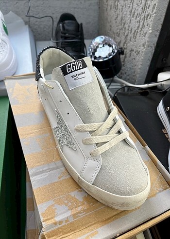 37 Beden Golden goose
