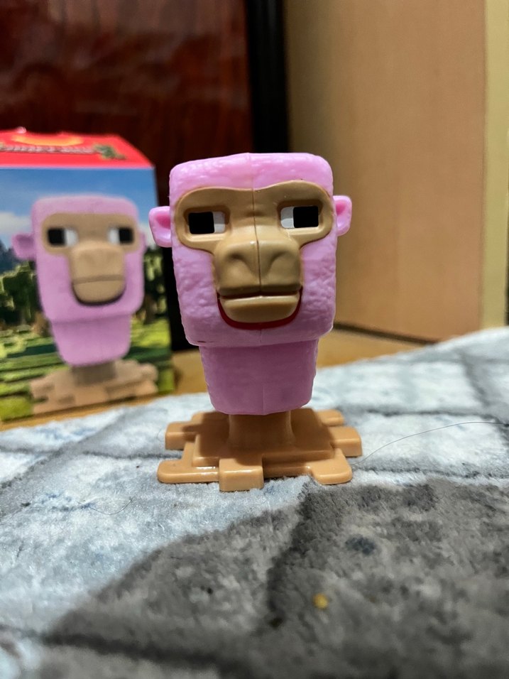 Renkli Pembe Aksiyon Figürü - Görsel 2