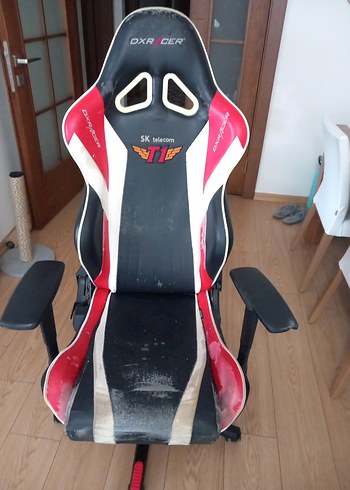 Kırmızı DXRACER oyuncu koltugu