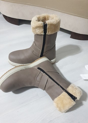 34 Beden Süet Bej Kürklü Kız Botu