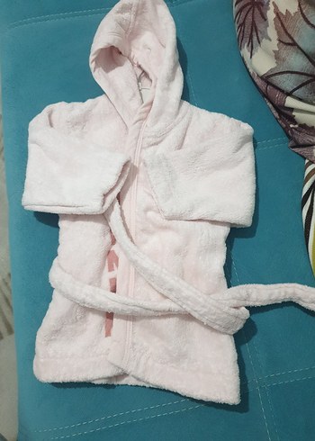 6 Ay Beden Kız Çocuk Kapüşonlu Pembe Nakışlı Bornoz