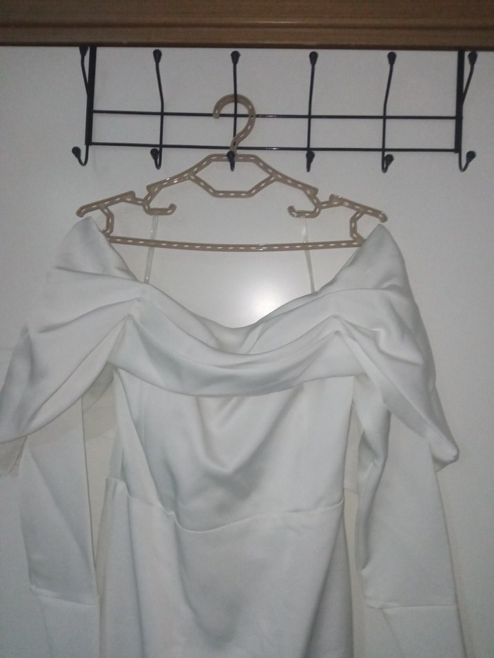 Betty & Sam Clara Beyaz Uzun Drapeli Balık Elbise - Görsel 3