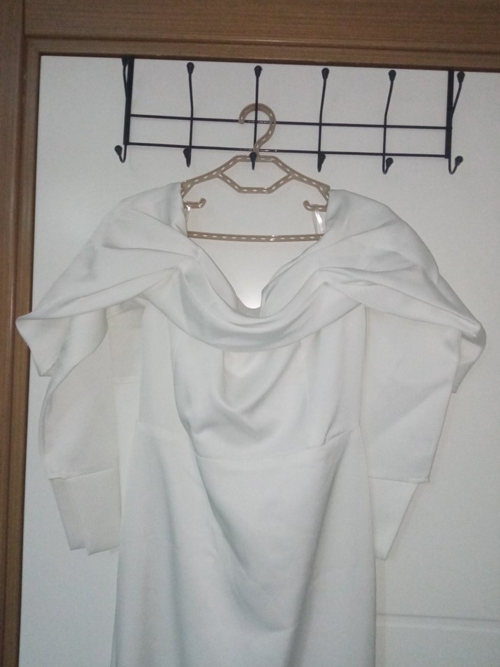 Betty & Sam Clara Beyaz Uzun Drapeli Balık Elbise - Görsel 2