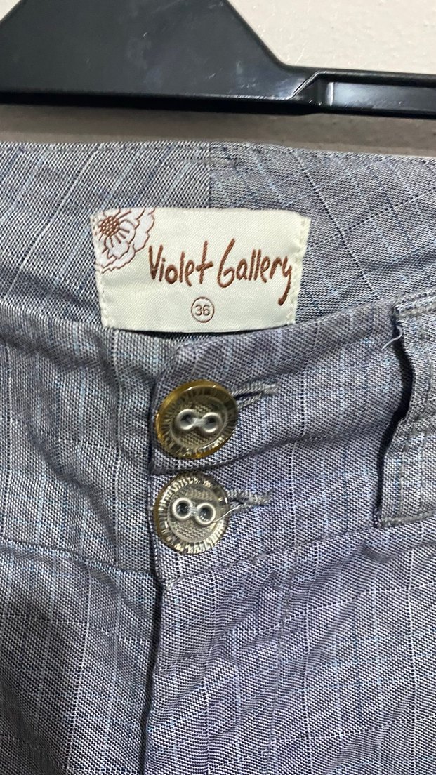 Düğmeli Gri Çizgili Kadın Şort - Görsel 2