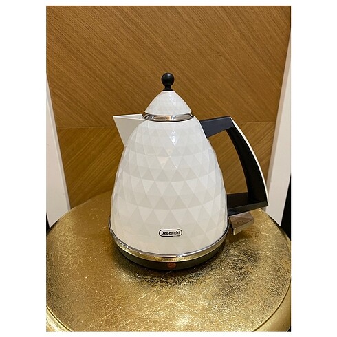 Delonghi Beyaz Kettle