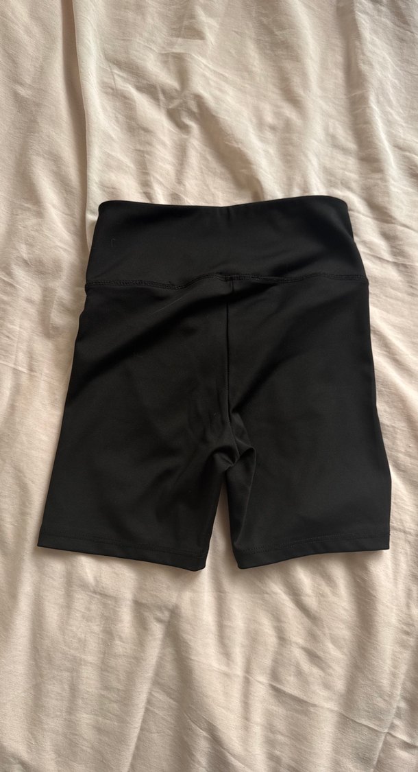 Siyah Spor Şortu Midi Boy - Görsel 3