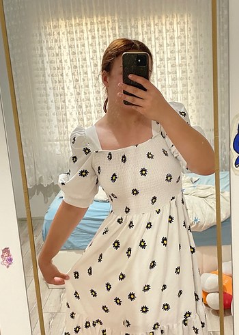 Çiçek Desenli Midi Beyaz Elbise - Görsel 3