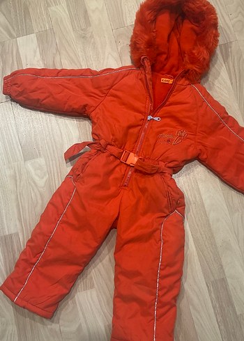 4 YAŞ / 104 CM Kırmızı Kürklü Nakışlı Kayak Tulumu