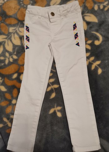 LC Waikiki Düğmeli Beyaz Nakışlı Kız Pantolonu