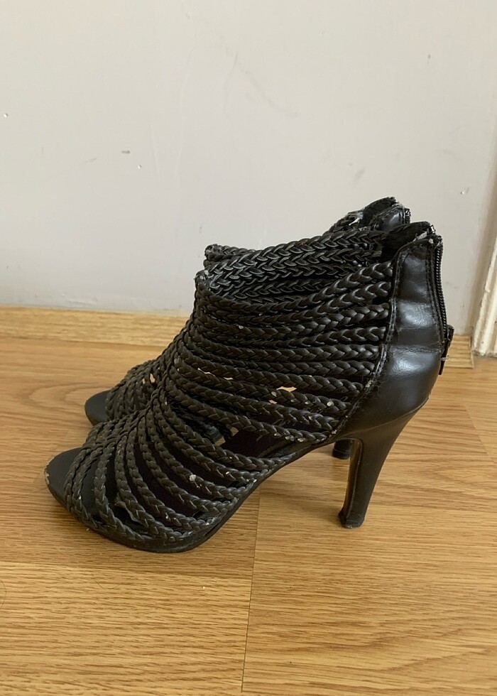 Topuklu ayakkabı - Görsel 4