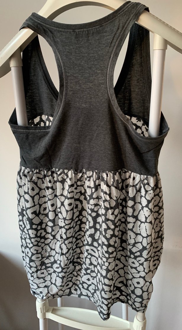 Gri Desenli Askısız Rahat Hemşirelik Üstü - Görsel 4