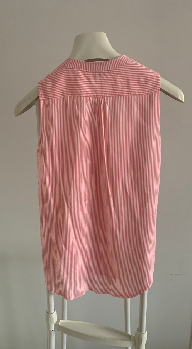 Kadın Pembe Çizgili V Yakalı Kolsuz Gömlek - Görsel 2