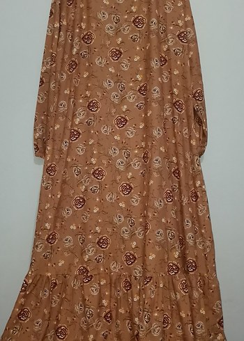 HARDAL RENKLİ ÇİÇEK DESENLİ ETEKLERİ PİLELİ ELBİSE - Görsel 2