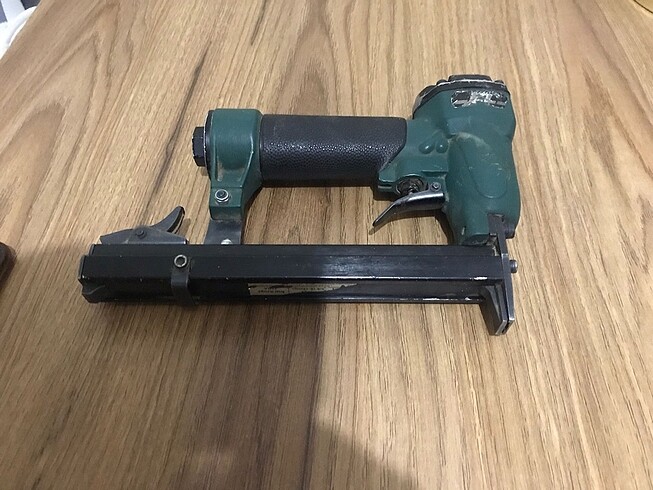 Çivi zımba çakma makinesi