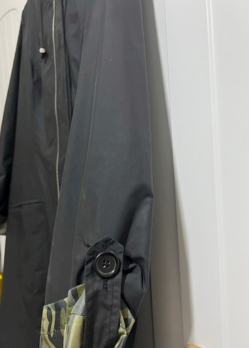 Siyah Kapüşonlu Uzun Kadın Yağmurluk - Görsel 3