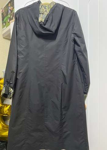 Siyah Kapüşonlu Uzun Kadın Yağmurluk - Görsel 4