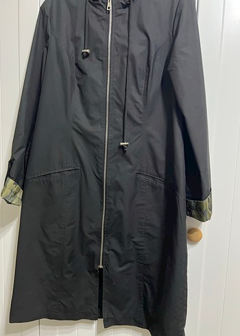 Siyah Kapüşonlu Uzun Kadın Yağmurluk - Görsel 2
