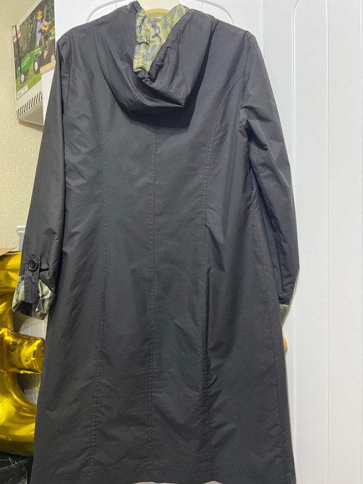 Siyah Kapüşonlu Uzun Kadın Yağmurluk - Görsel 4