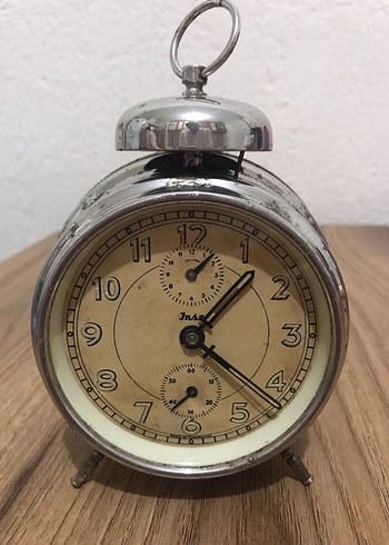Diger Beyaz Parlak Masa Saati