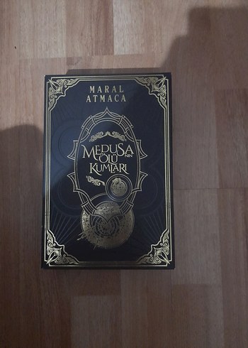 Medusa Oğlu Kumlari - Maral Atmaca Romanı