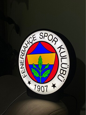 Taraftarlı masa aydınlatması