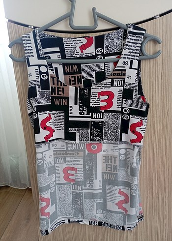 36 Beden Desenli V Yaka Kolsuz bluz